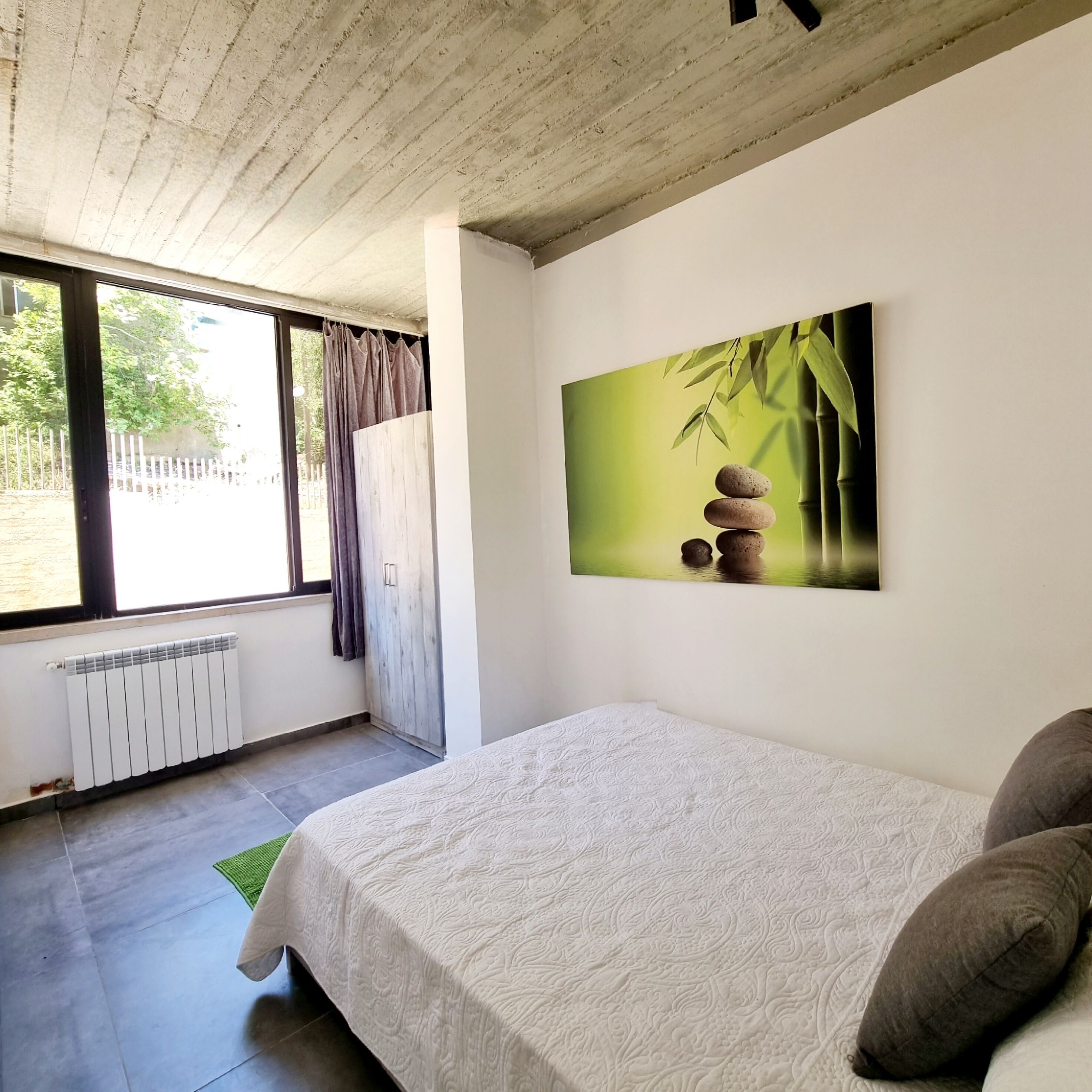 3 bedrooms, bed sheets