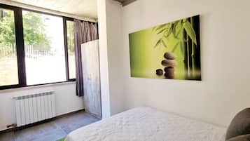 3 bedrooms, bed sheets