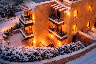 Cozy 3 bedrooms Chalet fit up to 8 pers with Panoramic terrace & Cheminée (pool)