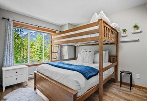 3 Schlafzimmer, Schreibtisch, kostenloses WLAN, Bettwäsche