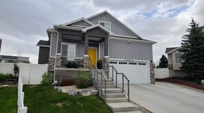 Exterior - The Narnia Gateway on SLC's East Bench, mins from World Class Skiing, Sleeps 8 (Sandy)