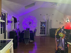 Interior - Trick or Treat Guest Suite (Salem)