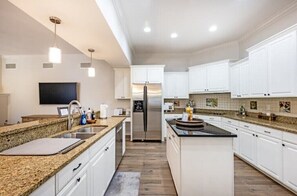 Private kitchen - Crystal Beach Oasis (Palm Harbor)