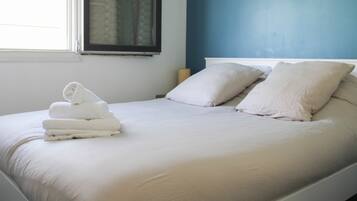 2 bedrooms, iron/ironing board, WiFi, bed sheets