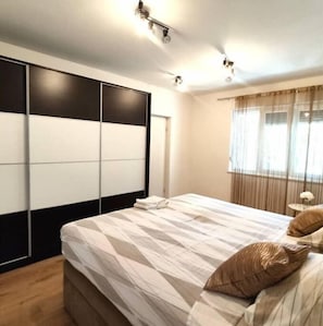 1 chambre, fer et planche à repasser, lit parapluie, Wi-Fi gratuit