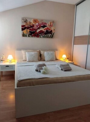 1 bedroom, iron/ironing board, travel cot, free WiFi