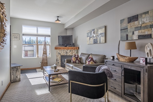 A newly renovated one bedroom plus alcove condo perfect for your family!