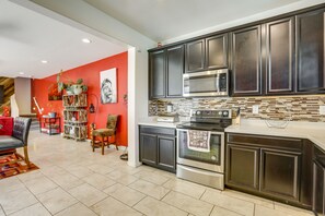 Microwave, oven, stovetop, dishwasher - Chic Laveen Village Home w/ Outdoor Space! (Laveen)