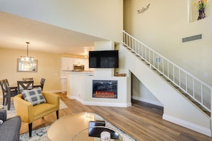 House (3 Bedrooms) | Interior - North Phoenix Home! Great Location + Private Patio (Phoenix)