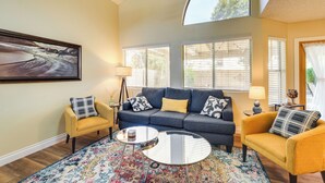 A living room with a sofa, two armchairs, a coffee table, a rug, and a painting on the wall. - North Phoenix Home! Great Location + Private Patio (Phoenix)