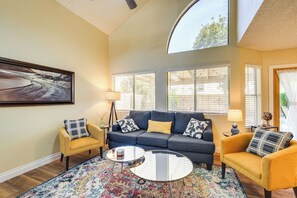 House (3 Bedrooms) | Interior - North Phoenix Home! Great Location + Private Patio (Phoenix)