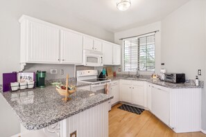 Microwave, oven, stovetop, dishwasher - Mountain-view Phoenix Hideaway w/ Patio & Swing! (Phoenix)