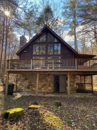 Cozy Chalet bordering Shenandoah Park near Massanutten Resort and Skyline Drive.