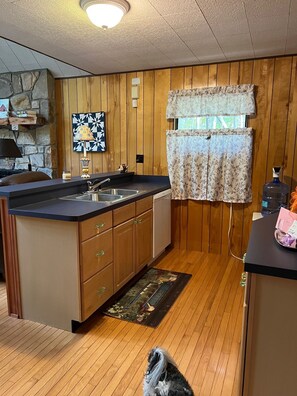 Interior - Cozy Chalet bordering Shenandoah Park near Massanutten Resort and Skyline Drive. (Elkton)