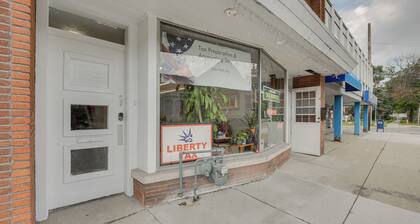 Berwyn Apartment Rental ~ 11 Mi to Chicago!