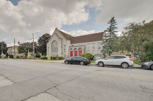 Berwyn Apartment Rental ~ 11 Mi to Chicago!