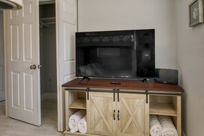 Interior - Tampa Home w/ Patio - 1 Mi to Busch Gardens! (Tampa)