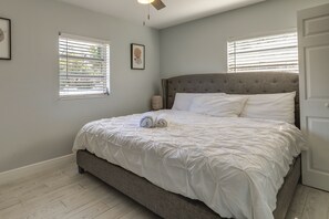 3 bedrooms, iron/ironing board, free cribs/infant beds, bed sheets - Tampa Home w/ Patio - 1 Mi to Busch Gardens! (Tampa)