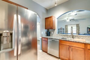 Interior - Pet-friendly Tampa Retreat w/ Kayak, Near Beaches! (Tampa)