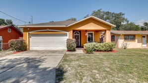 Unclassified image, 4 of 24, button - Pet-friendly Tampa Retreat w/ Kayak, Near Beaches! (Tampa)