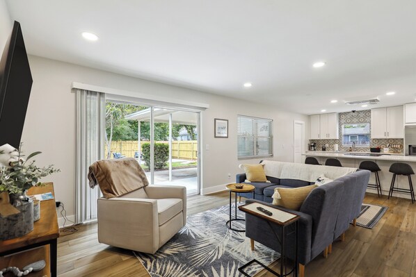 House (3 Bedrooms) | Interior