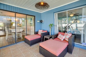 Terrace/patio - Waterfront Oasis w/ Hot Tub ~ 10 Mi to Dtwn Tampa (Tampa)