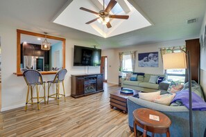 TV, fireplace, books - Waterfront Oasis w/ Hot Tub ~ 10 Mi to Dtwn Tampa (Tampa)