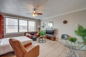 Apartment (0 Bedroom) | Interior - Downtown Jacksonville Studio w/ City Views! (Jacksonville)