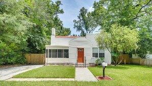 A single-story house with a red door, a small porch, and a mailbox. - Jacksonville Vacation Rental ~ 7 Mi to Downtown! (Jacksonville)