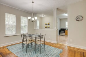 House (2 Bedrooms) | Interior