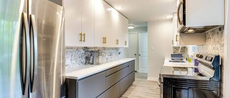 House (3 Bedrooms) | Interior