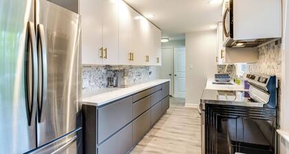 Tree-lined Indianapolis Home ~ 10 Mi to Downtown!