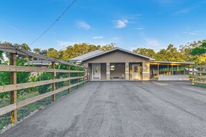 House (4 Bedrooms) | Interior - Tropical Tampa Home: Pets Welcome! (Tampa)