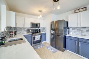 Interior - Camby Home w/ 3 Living Areas & Community Pool! (Camby)