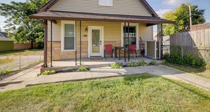 Indianapolis Home w/ Porch - Close to Mile Square!