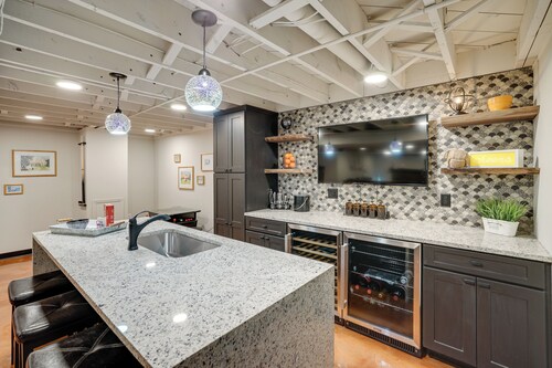 Pet-friendly Minneapolis Home ~ 8 Mi to Downtown!