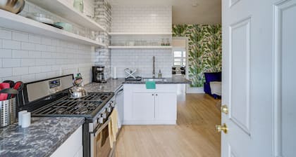 Bright Minneapolis Apartment - 1 Mi to Downtown!