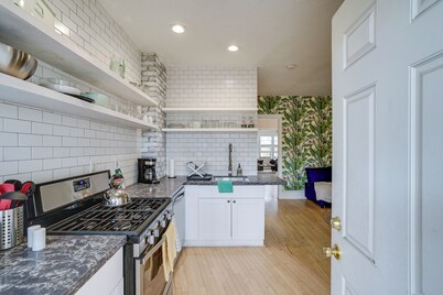 Bright Minneapolis Apartment - 1 Mi to Downtown!