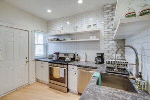 Apartment (1 Bedroom) | Interior - Bright Minneapolis Apartment - 1 Mi to Downtown! (Minneapolis)