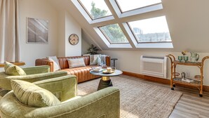 Unclassified image, 3 of 24, button - Modern Indianapolis Condo Near Monument Circle! (Indianapolis)