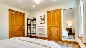 Unclassified image, 5 of 24, button - Modern Indianapolis Condo Near Monument Circle! (Indianapolis)