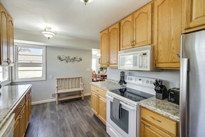 House (4 Bedrooms) | Interior