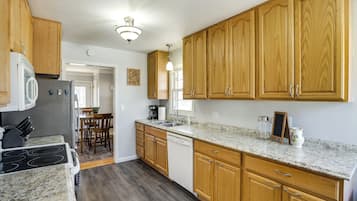 House (4 Bedrooms) | Interior