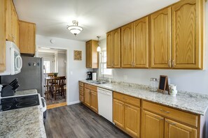 House (4 Bedrooms) | Interior