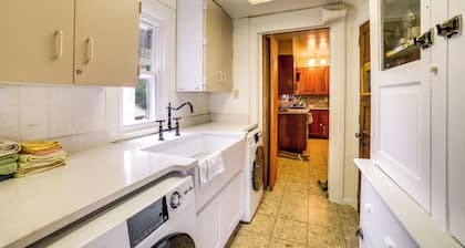 Spacious Pittsburgh Rental: Walk to Frick Park!