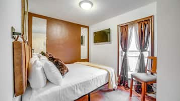 2 bedrooms, iron/ironing board, bed sheets