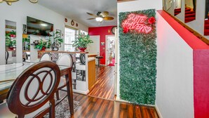 Dining - Charming Pittsburgh Home - 2 Mi to Downtown! (Pittsburgh)