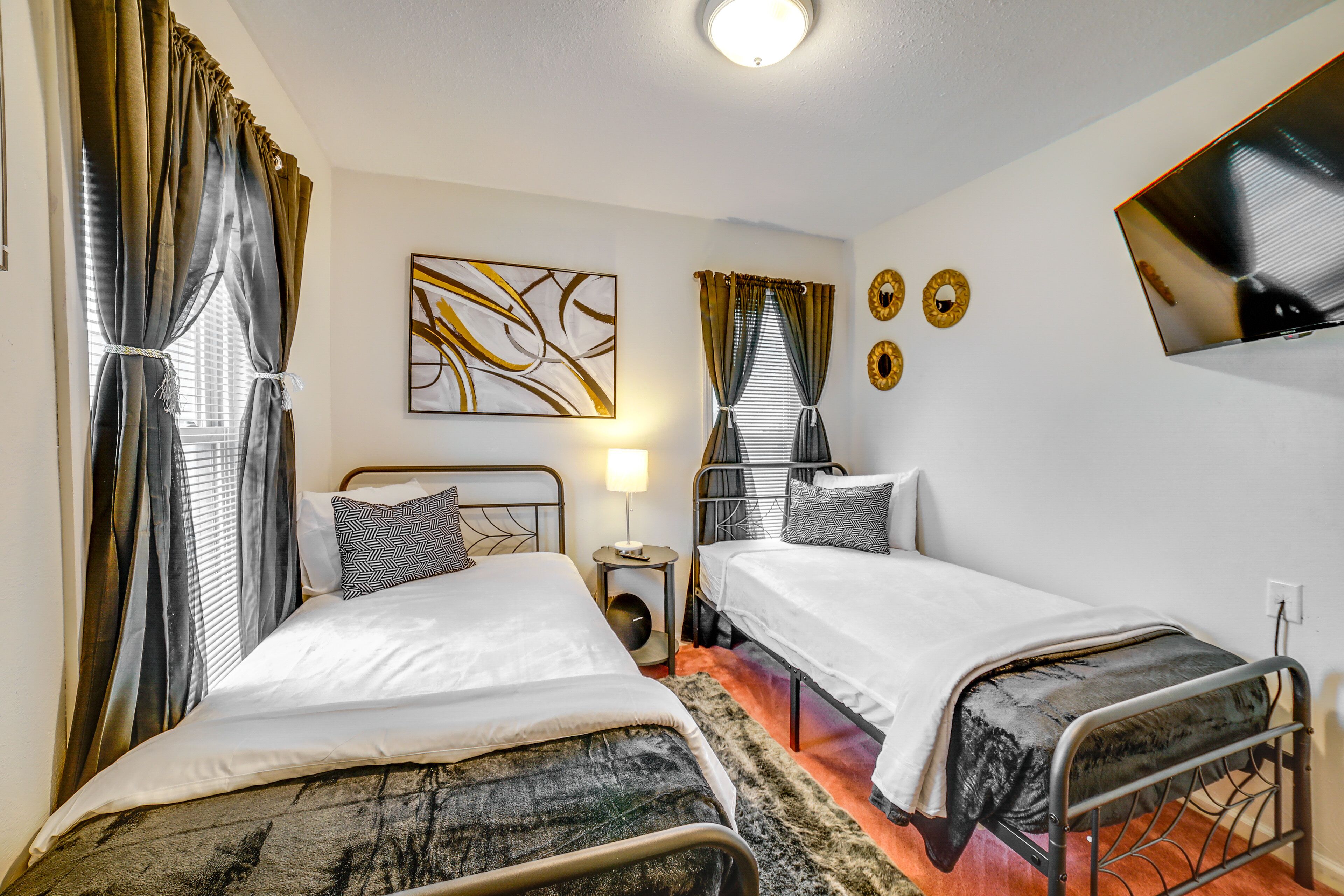 2 bedrooms, iron/ironing board, bed sheets