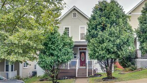 Exterior - Charming Pittsburgh Home - 2 Mi to Downtown! (Pittsburgh)