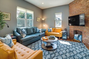 House (4 Bedrooms) | Front of property